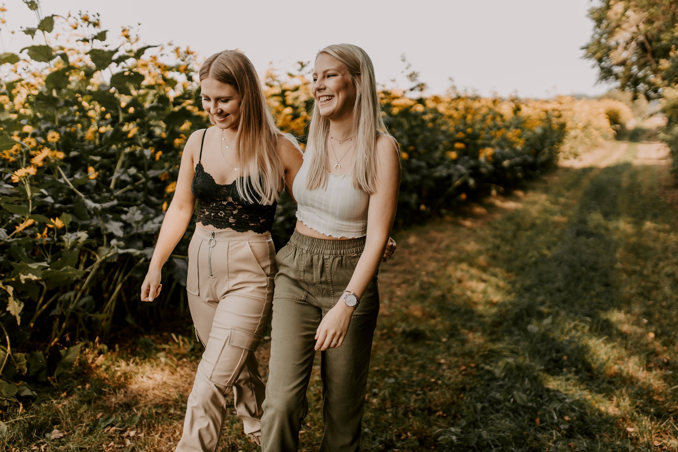 Die Gründerinnen der Duftkerze im Glas bei andoru: Marisa & Anja